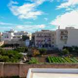 ...dal quale possiamo avere una panoramica di tutta l�area della Starsa Nuova. Di fronte a noi si ergono le palazzine sorte sull�edificio principale della masseria...